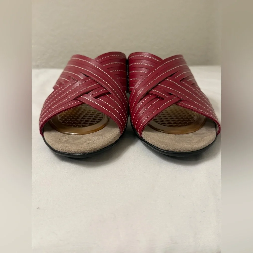 Munro Burgundy/ Red Leather Slide Sandal Crisscross Woven Vamp Contoured Footbed - Picture 2 of 7